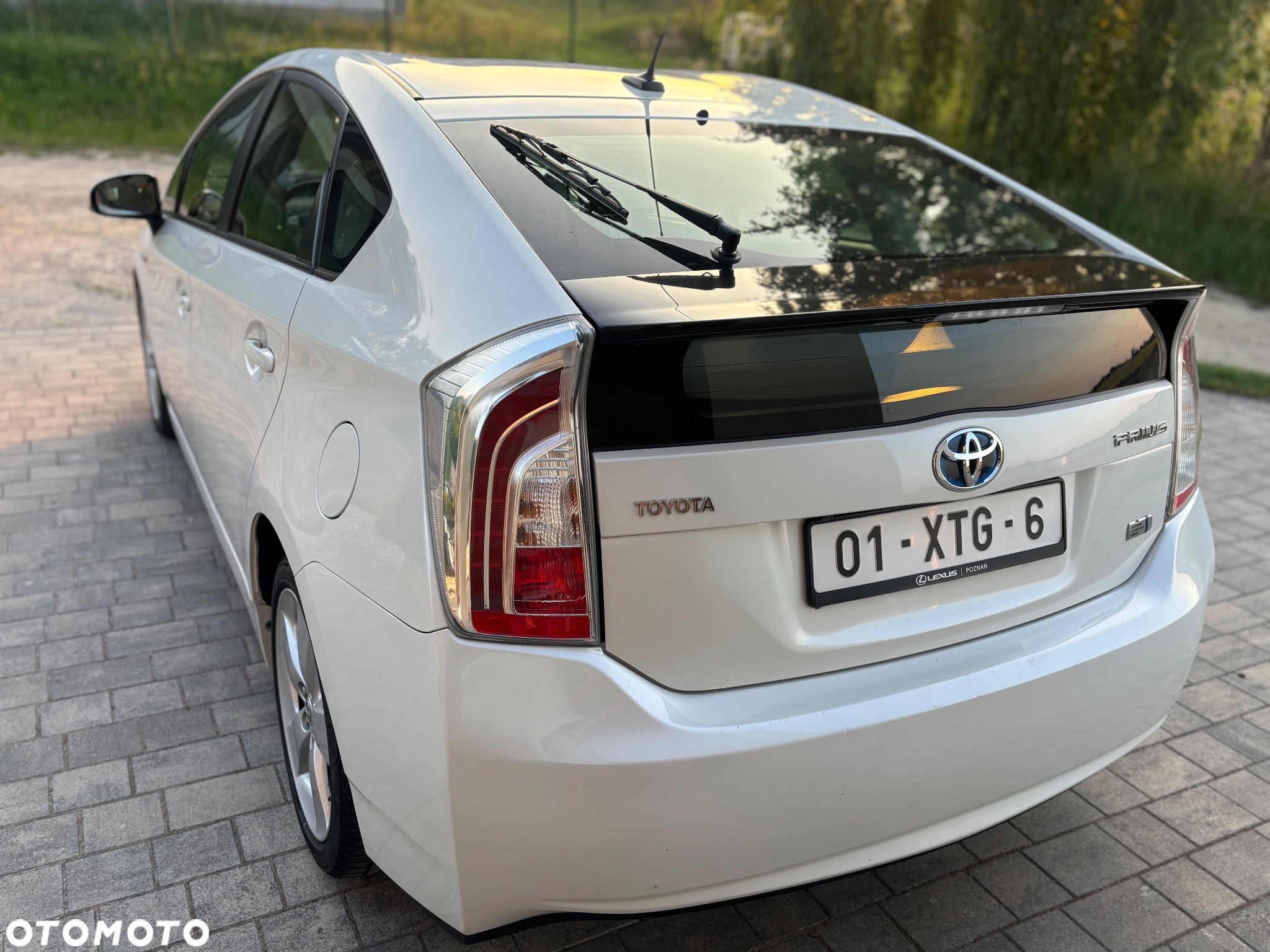 Toyota Prius 1.8 HSD Prestige - 10