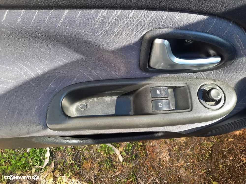 Renault Clio 1.2 16V Confort Privilège - 6