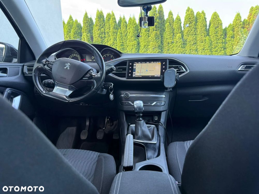 Peugeot 308 1.6 BlueHDi Allure S&S - 16