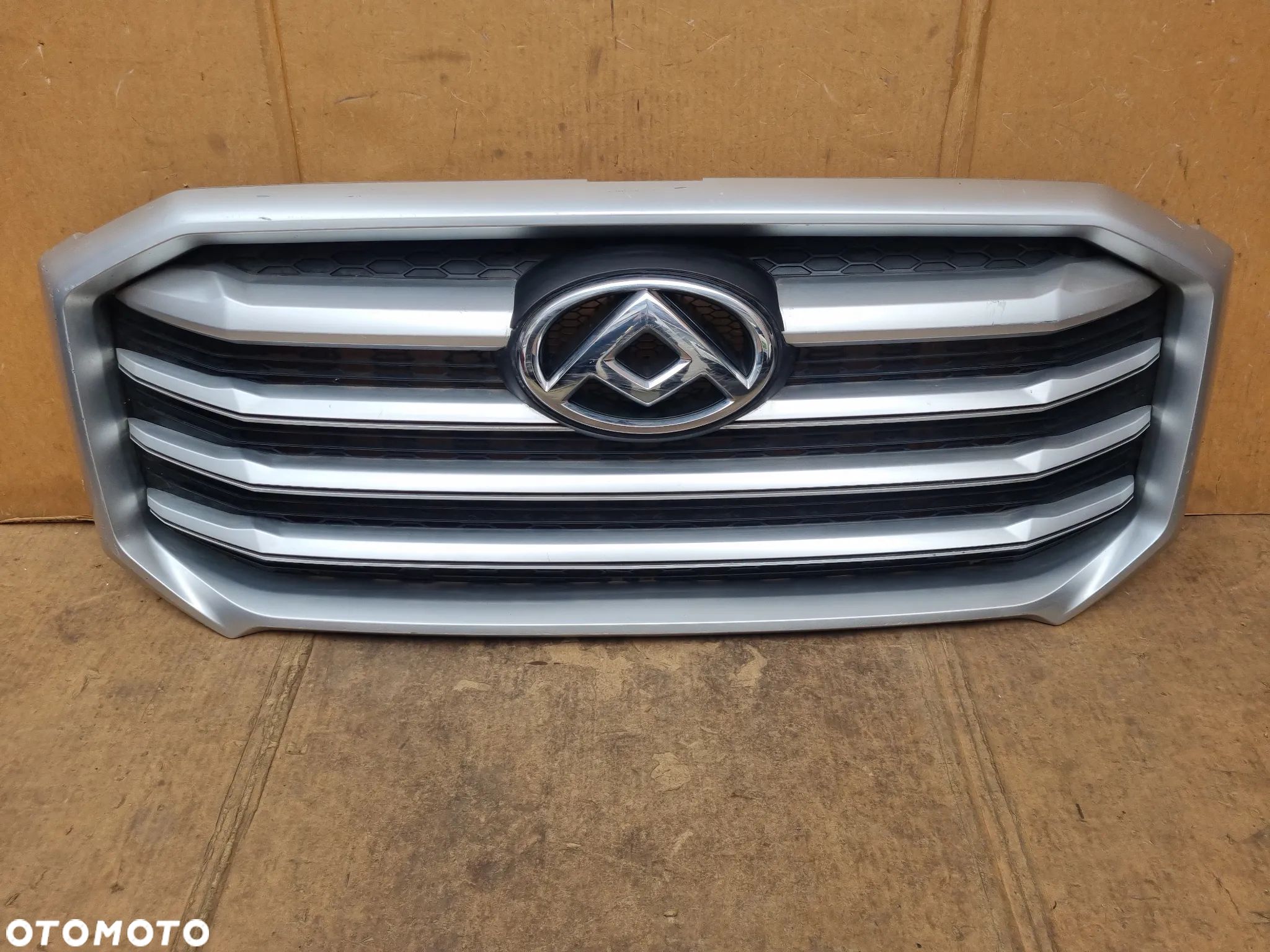 MAXUS DELIVER 9 ATRAPA GRILL - 1