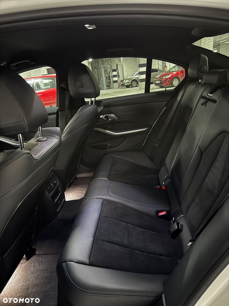 BMW Seria 3 320i M Sport - 10