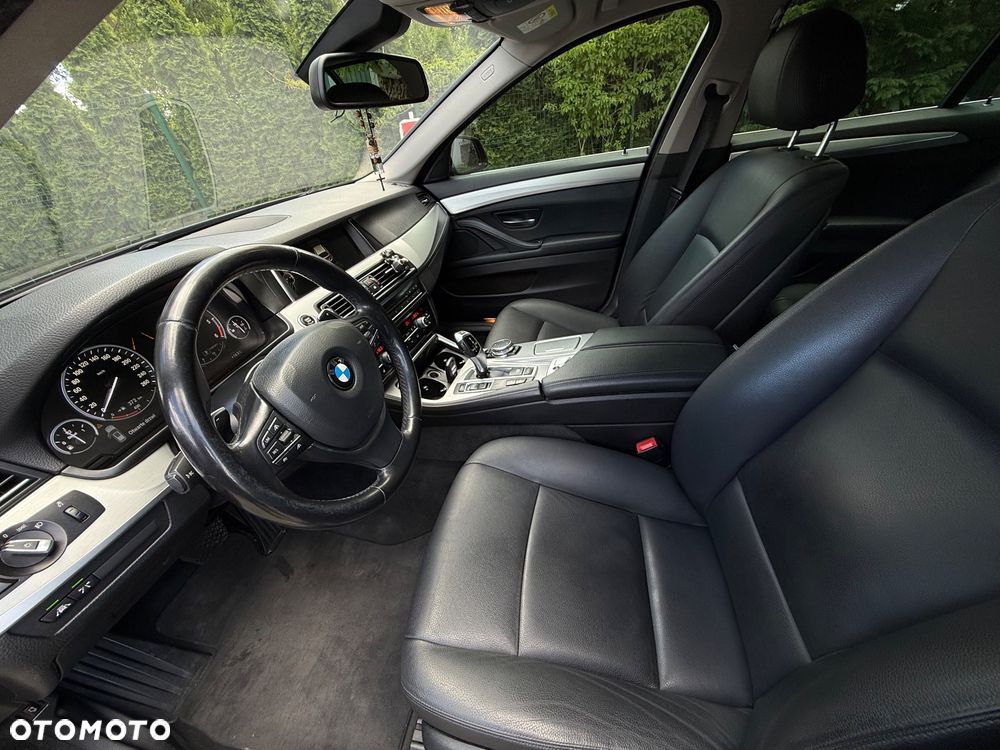 BMW Seria 5 520d xDrive - 11