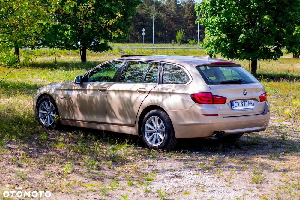 BMW Seria 5 523i - 5