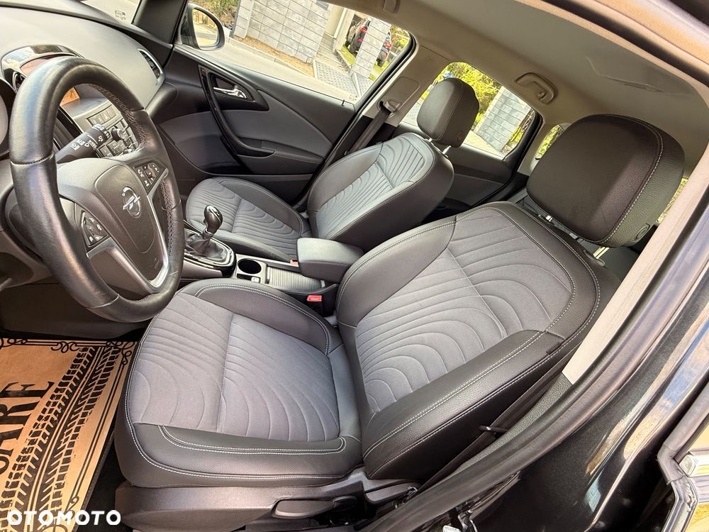 Opel Astra 1.4 T Essentia - 25