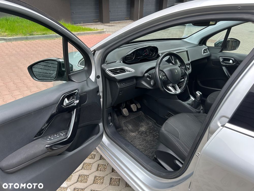 Peugeot 208 1.2 VTi Allure - 5