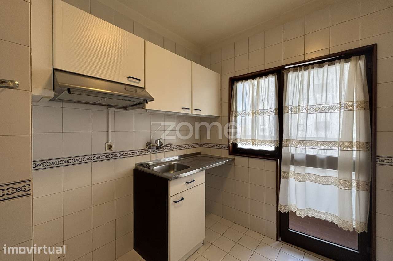Apartamento T2 para arrendamento na Rua Damião de Gois - Grande imagem: 4/21