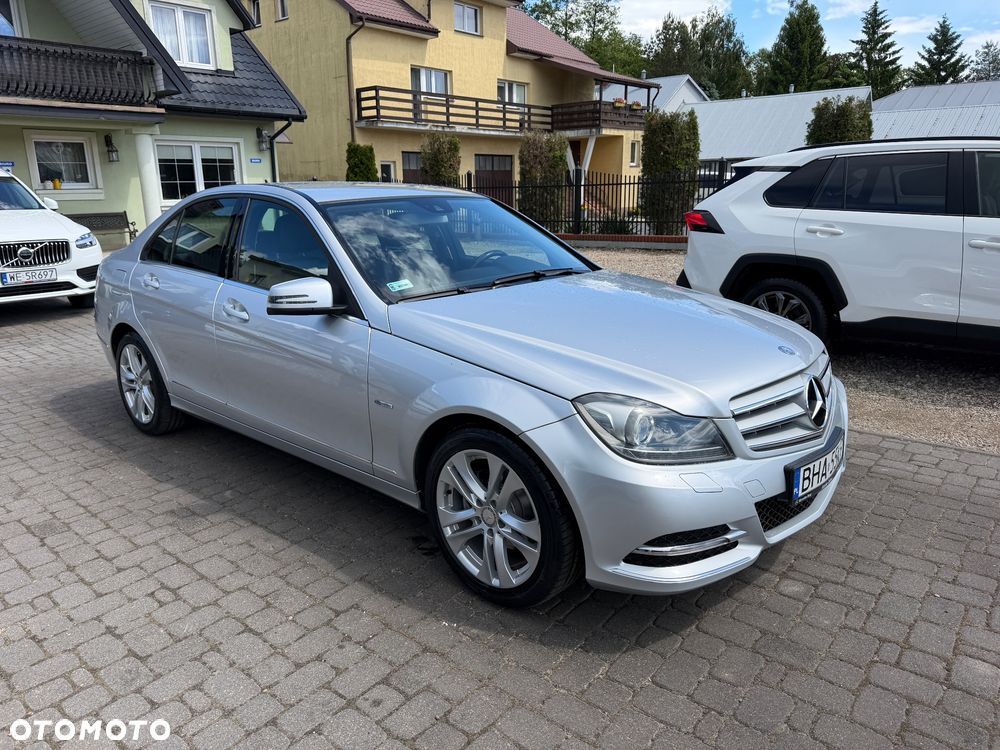 Mercedes-Benz Klasa C 180 CGI BlueEff Avantgarde - 31