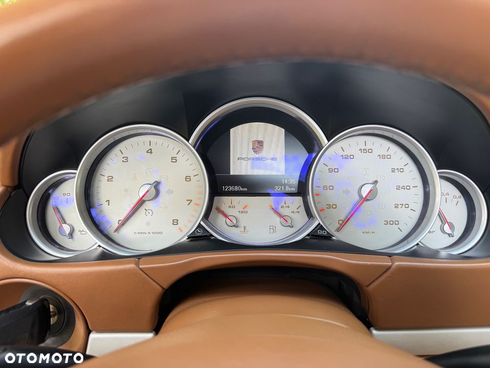 Porsche Cayenne Turbo S - 29