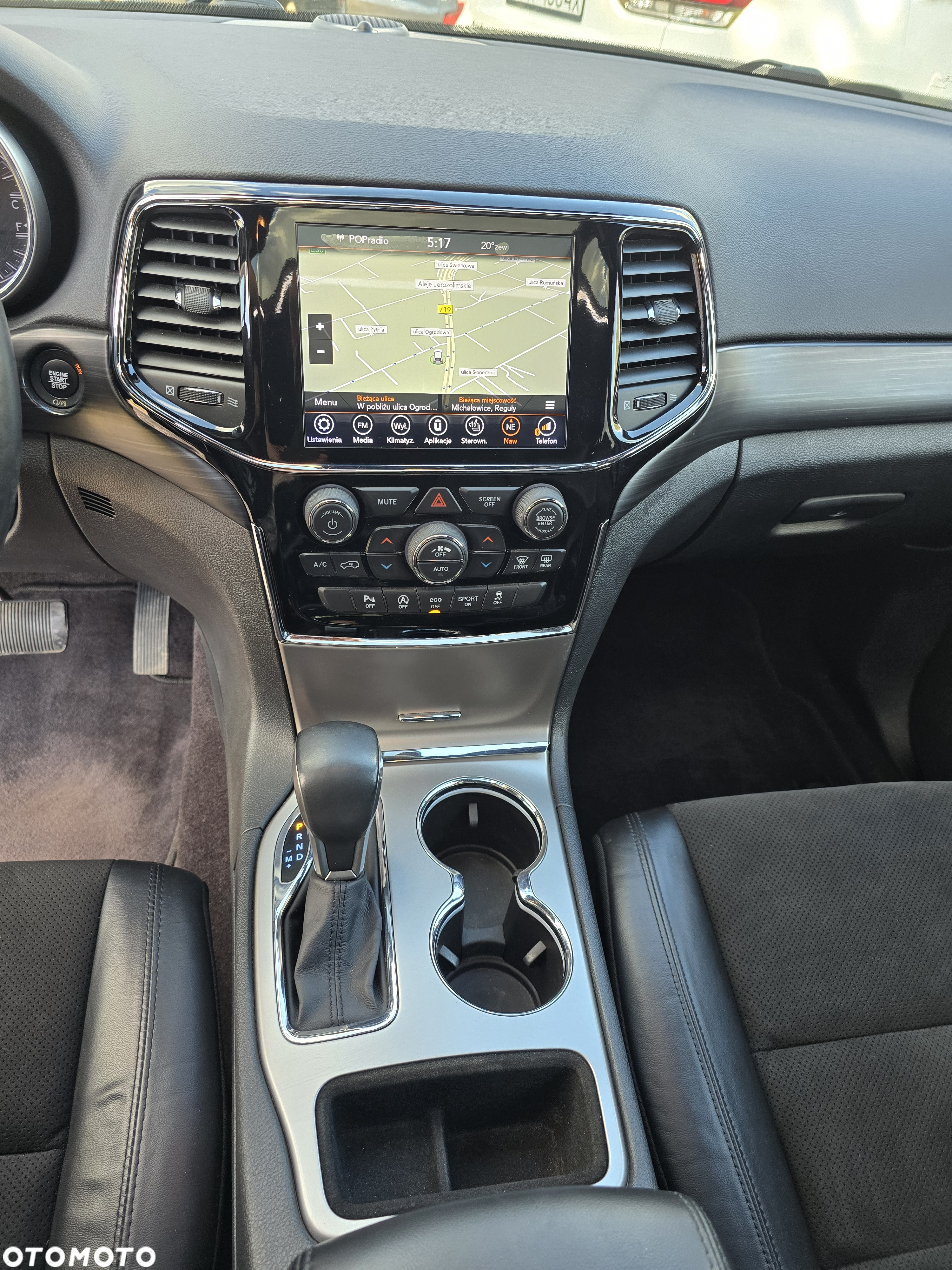 Jeep Grand Cherokee - 26