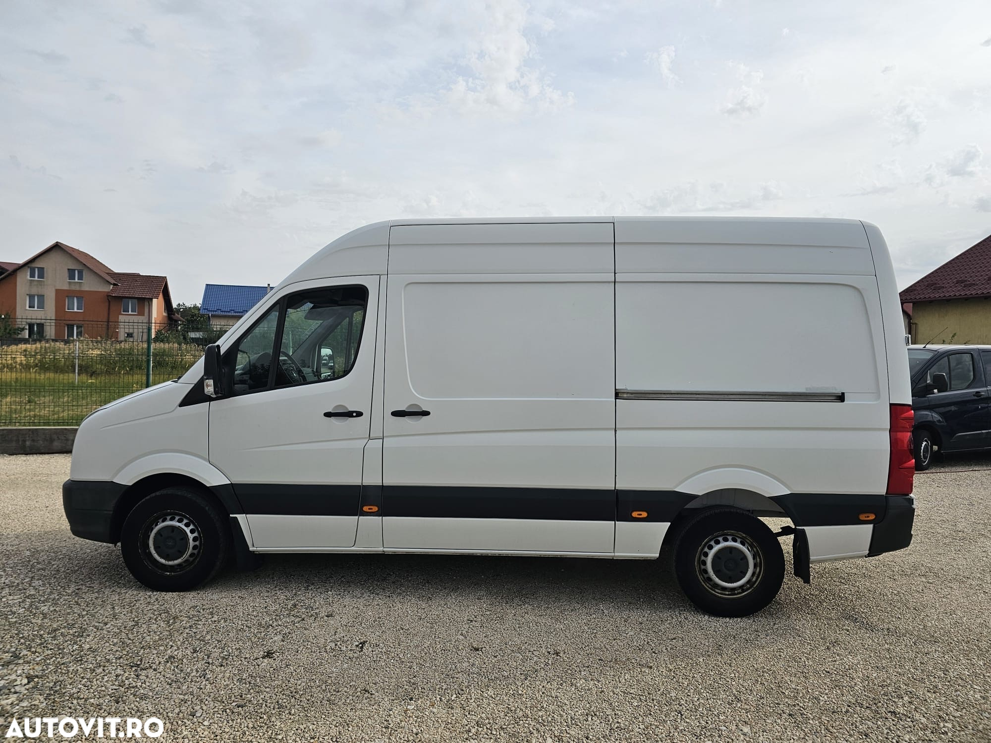 Volkswagen Crafter 2.0 TDI - model MEDIU - doua usi laterale - 10