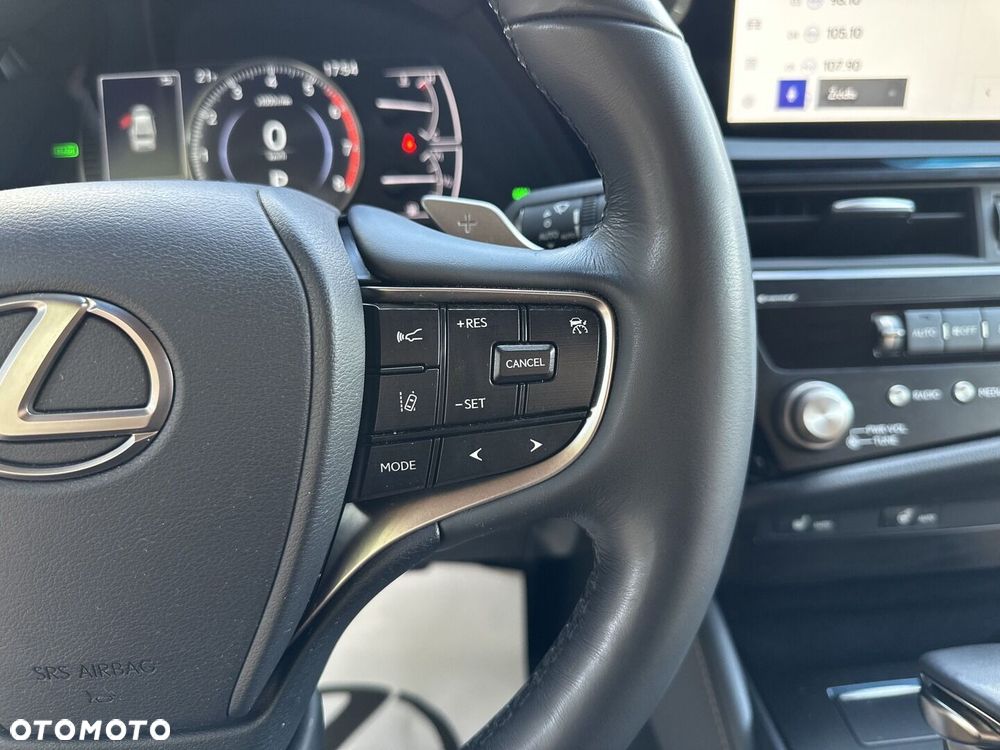 Lexus ES 300h Business Edition - 17