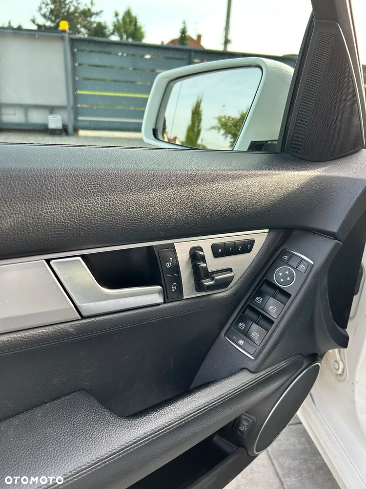 Mercedes-Benz Klasa C 250 CDI BlueEff 4-Matic Classic - 4