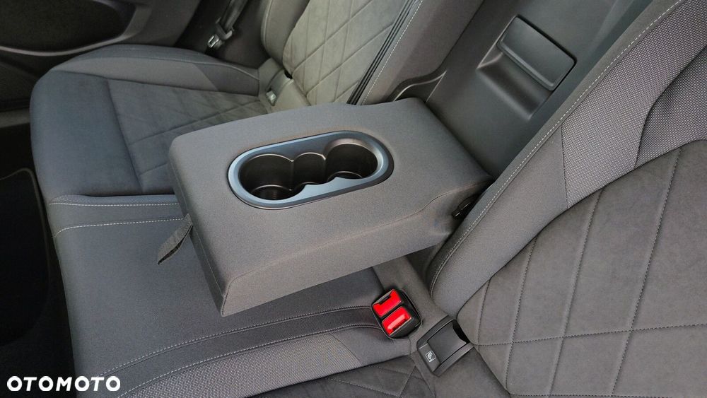 Volkswagen Golf - 32