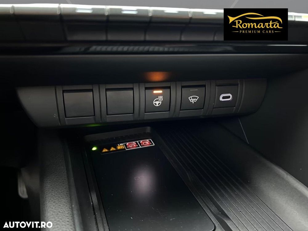 Toyota C-HR 1.8 Hybrid Team Deutschland - 11