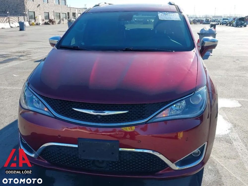 Chrysler Pacifica - 2