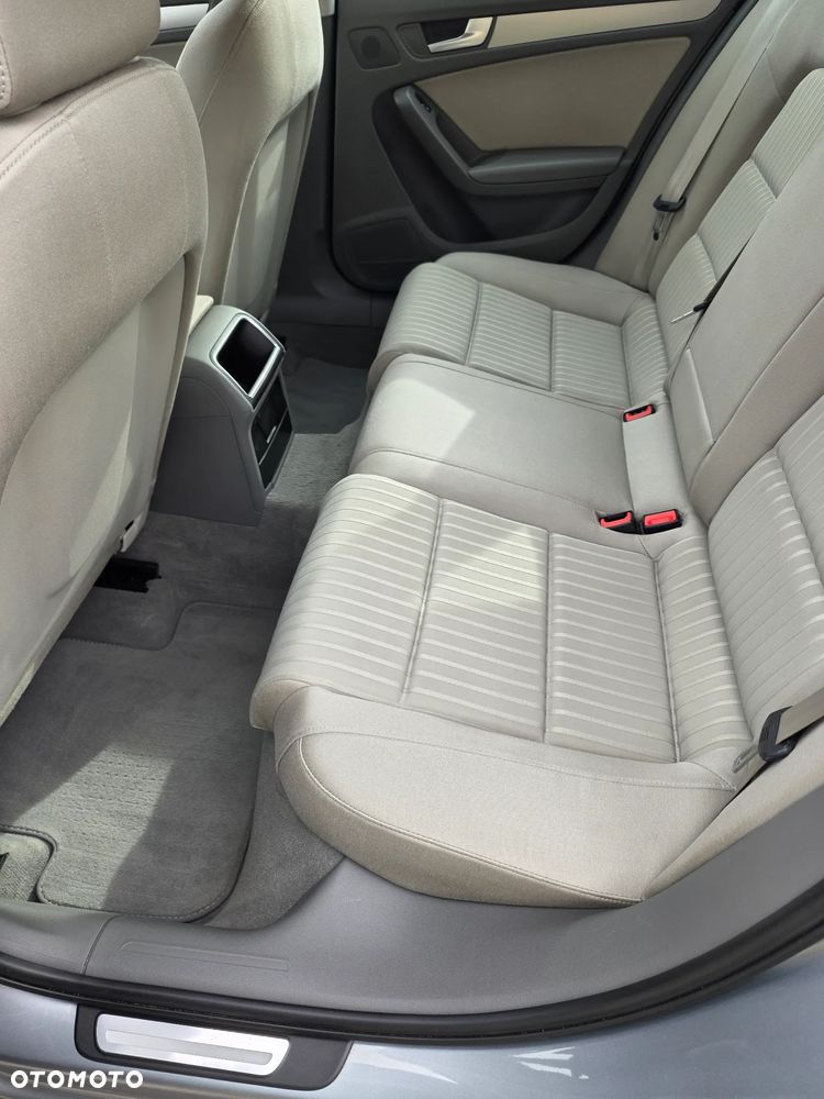 Audi A4 Limousine - 14