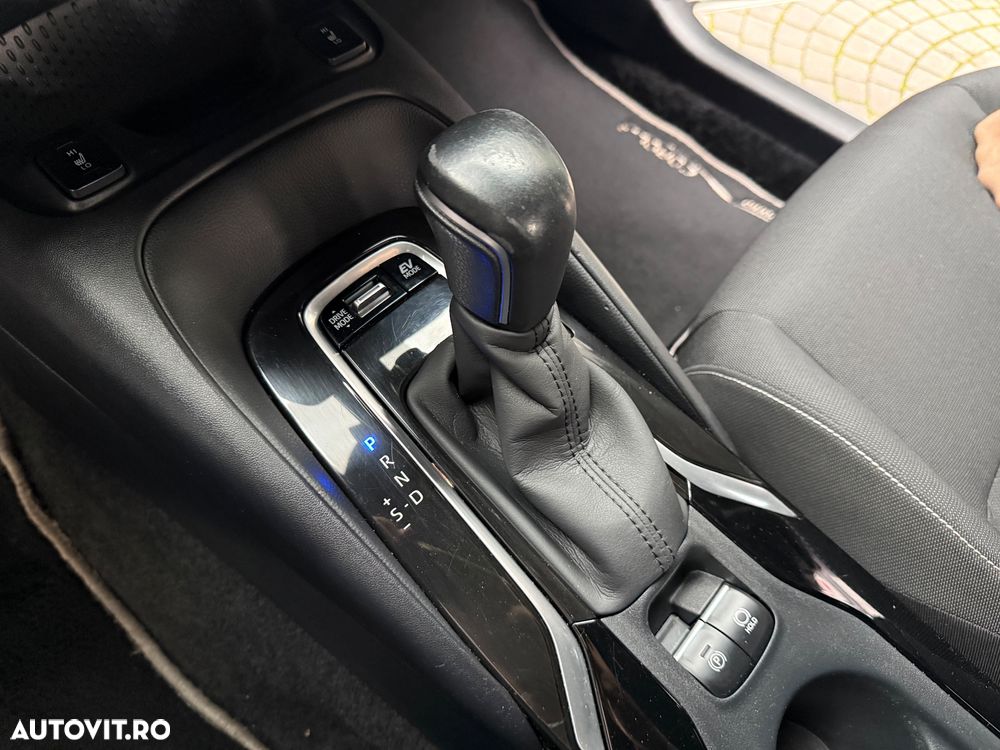 Toyota Corolla 2.0 Hybrid Touring Sports Lounge - 18