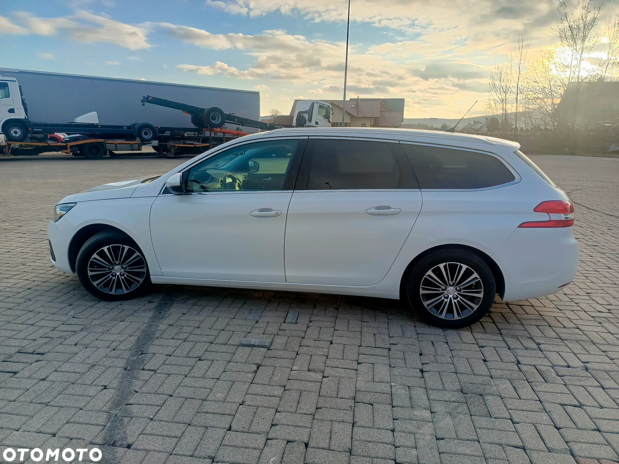 Peugeot 308 SW 1.5 BlueHDi Allure S&S EAT8 - 8
