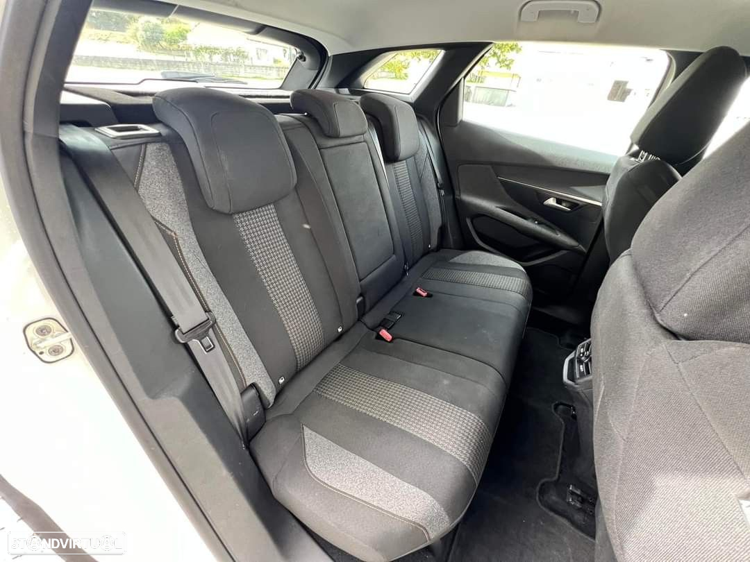 Peugeot 3008 1.5 BlueHDi Allure EAT8 - 25