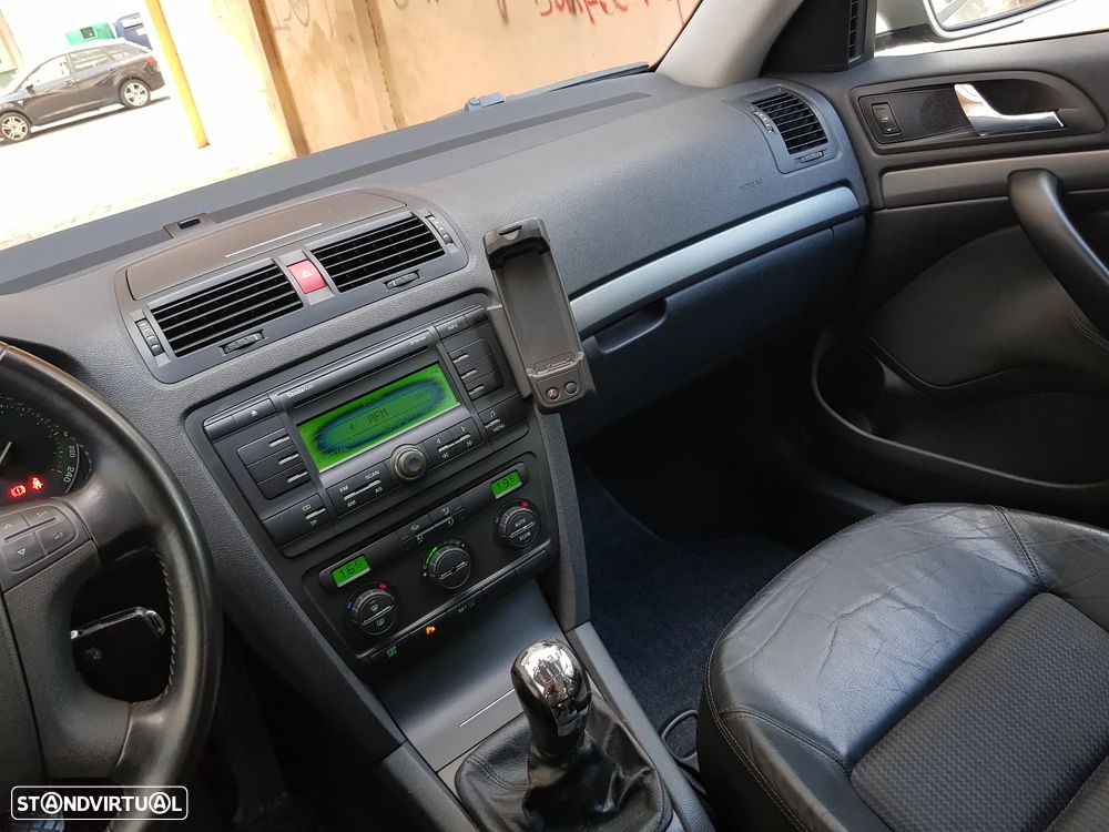 Skoda Octavia 1.6 Elegance - 45