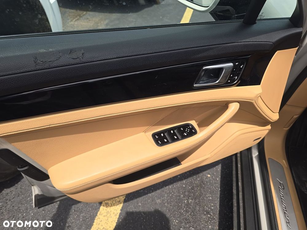 Porsche Panamera - 12