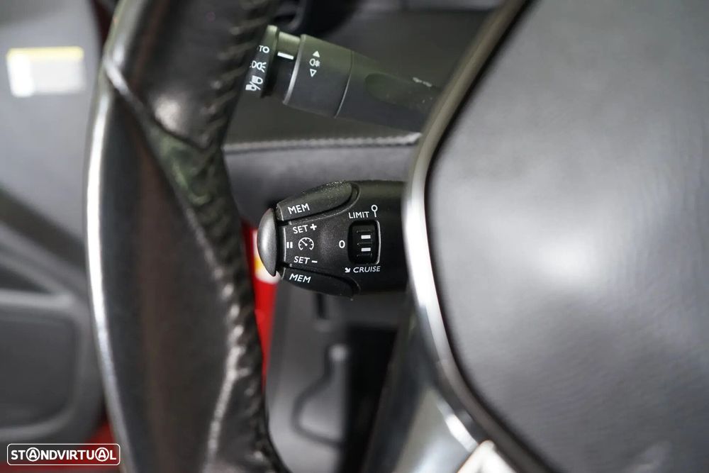Peugeot 2008 1.2 PureTech Allure Pack - 24