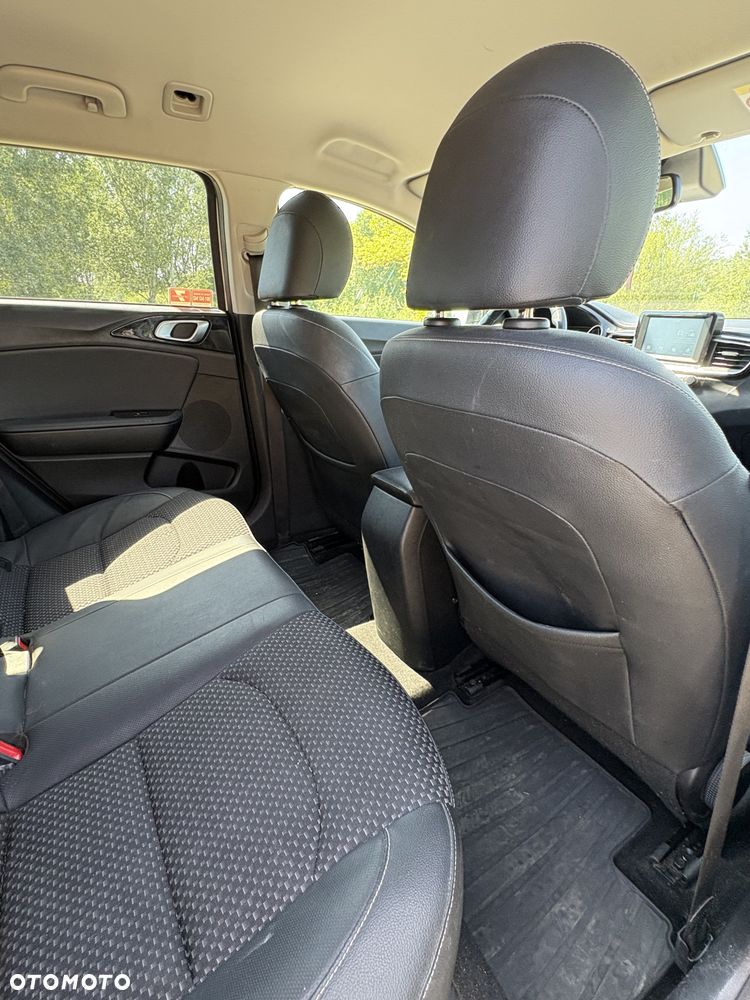 Kia Ceed 1.4 L - 14
