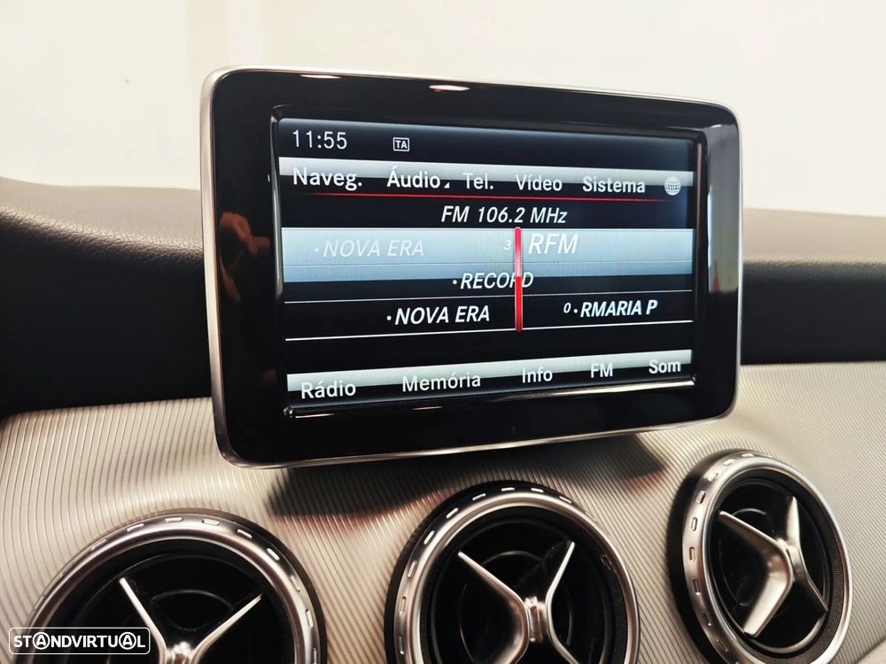 Mercedes-Benz GLA 200 d 4Matic 7G-DCT Urban - 40