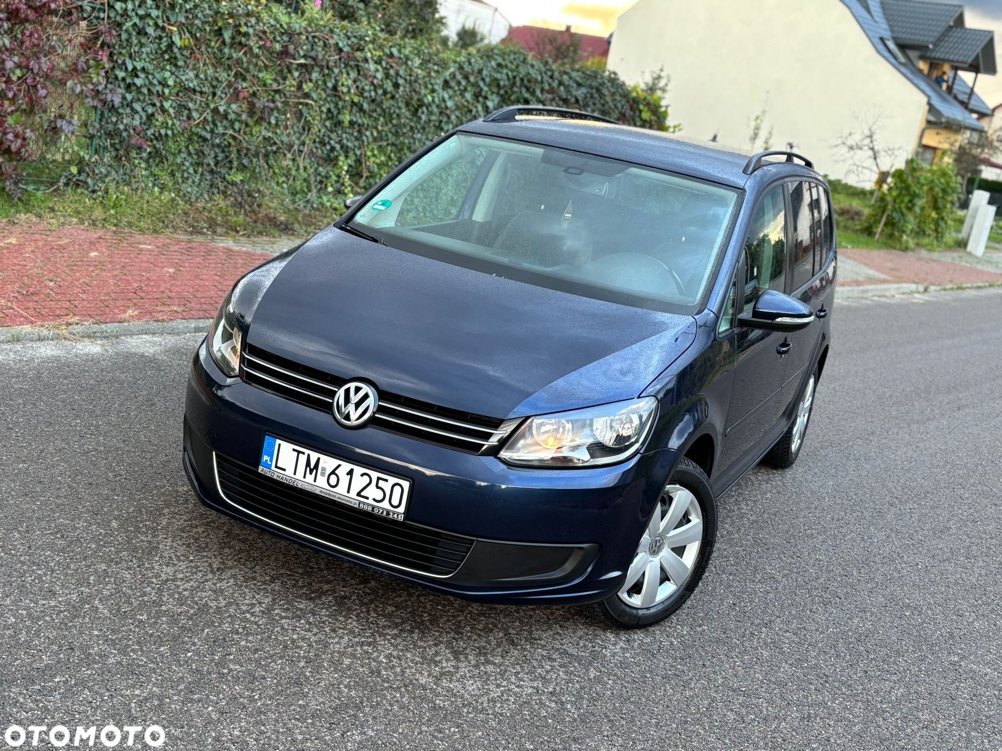 Volkswagen Touran - 1