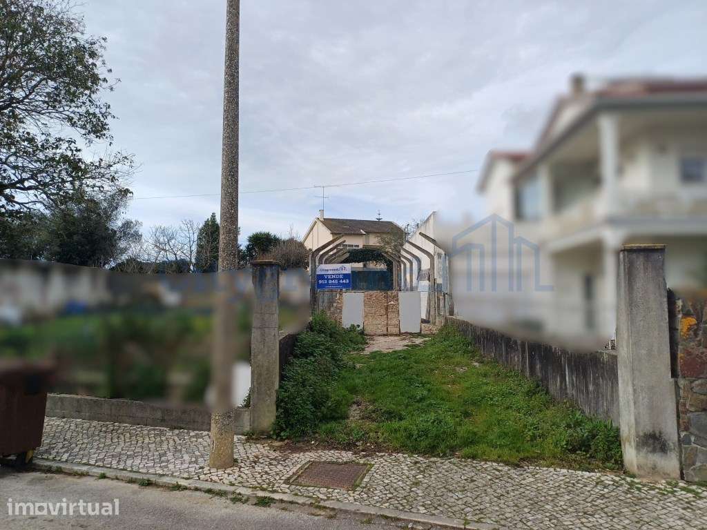 Moradia V5 com terreno urbano numa Localização Privilegiada em Leiria - Grande imagem: 2/28