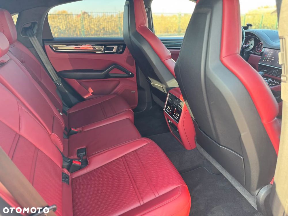 Porsche Cayenne Coupe GTS - 16