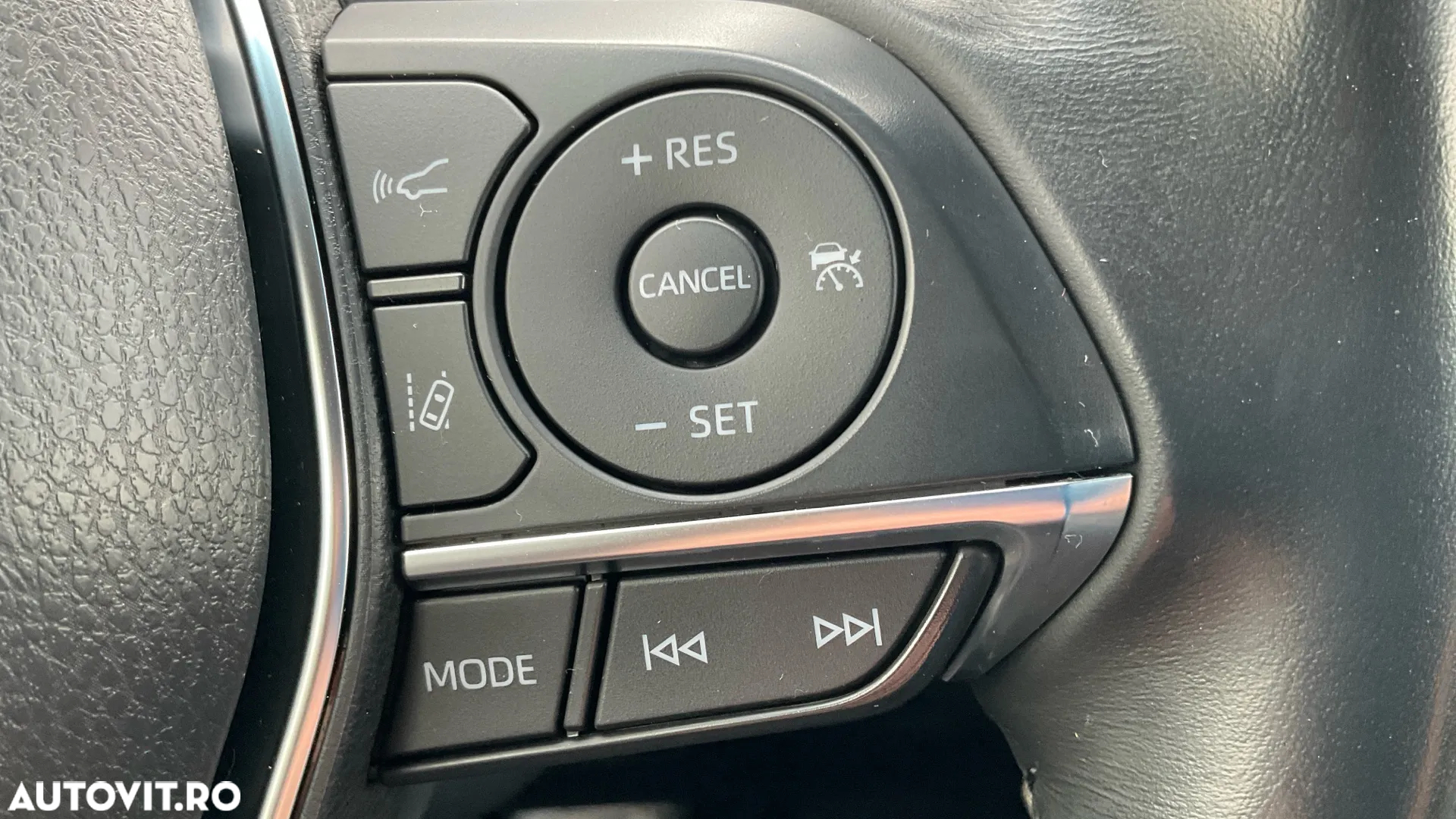 Toyota Camry 2.5 Hybrid Business - 35