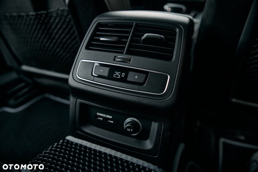 Audi A4 Limousine - 12