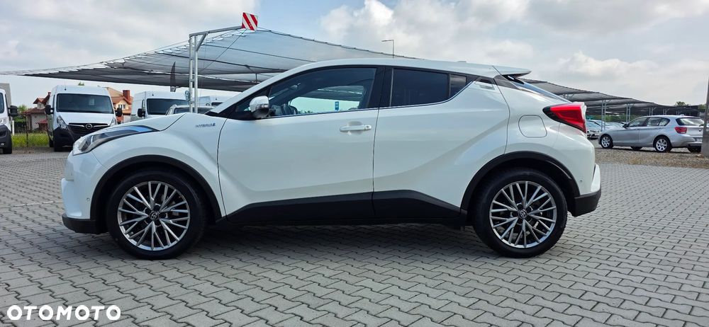 Toyota C-HR 1.8 Hybrid Neon Lime powered by JBL - 3