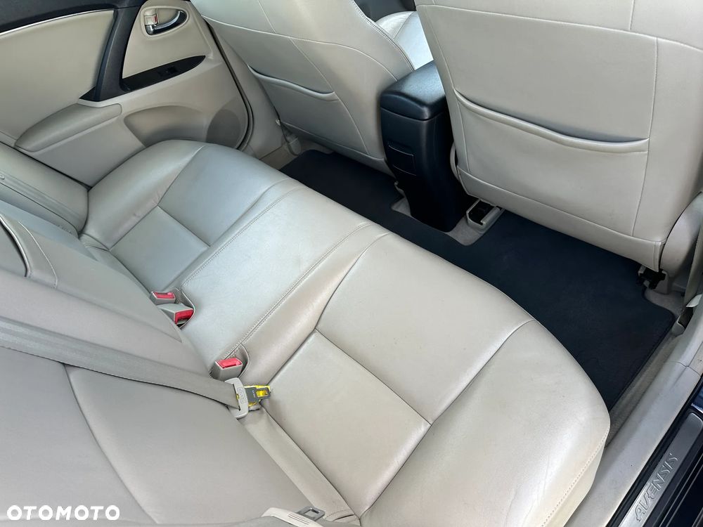 Toyota Avensis 2.2 D-4D Life - 10