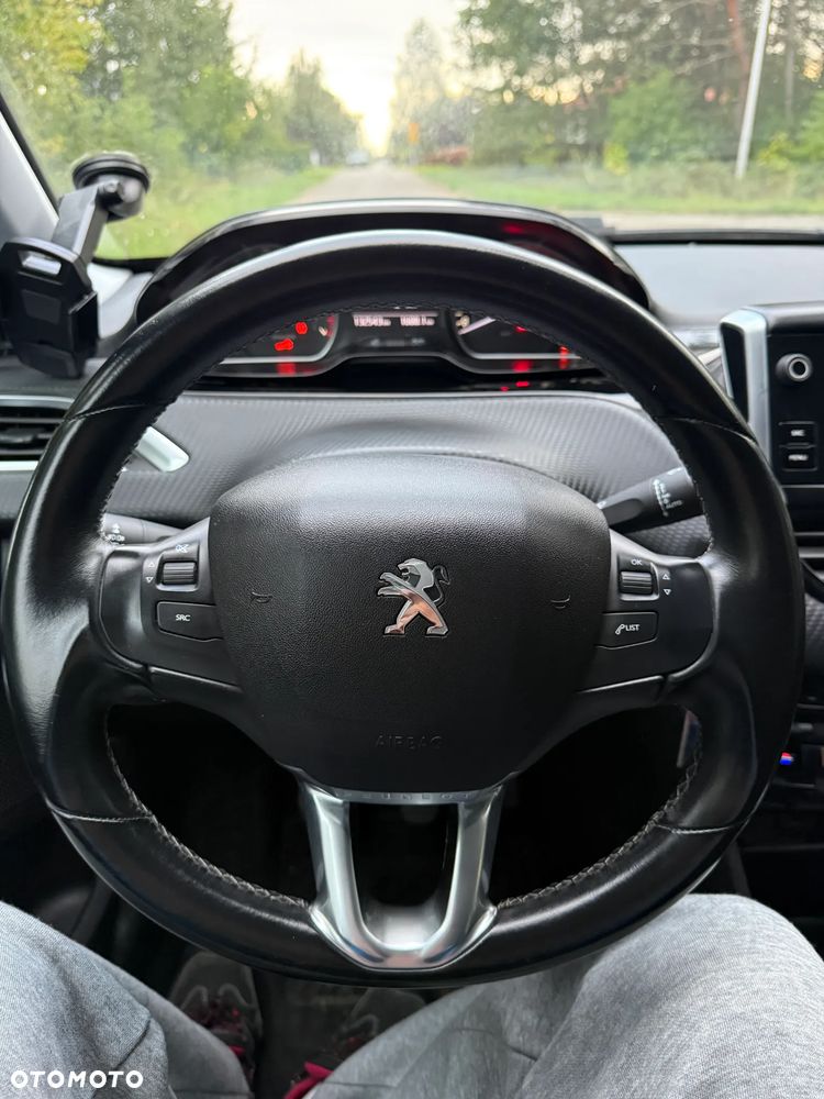 Peugeot 208 - 12