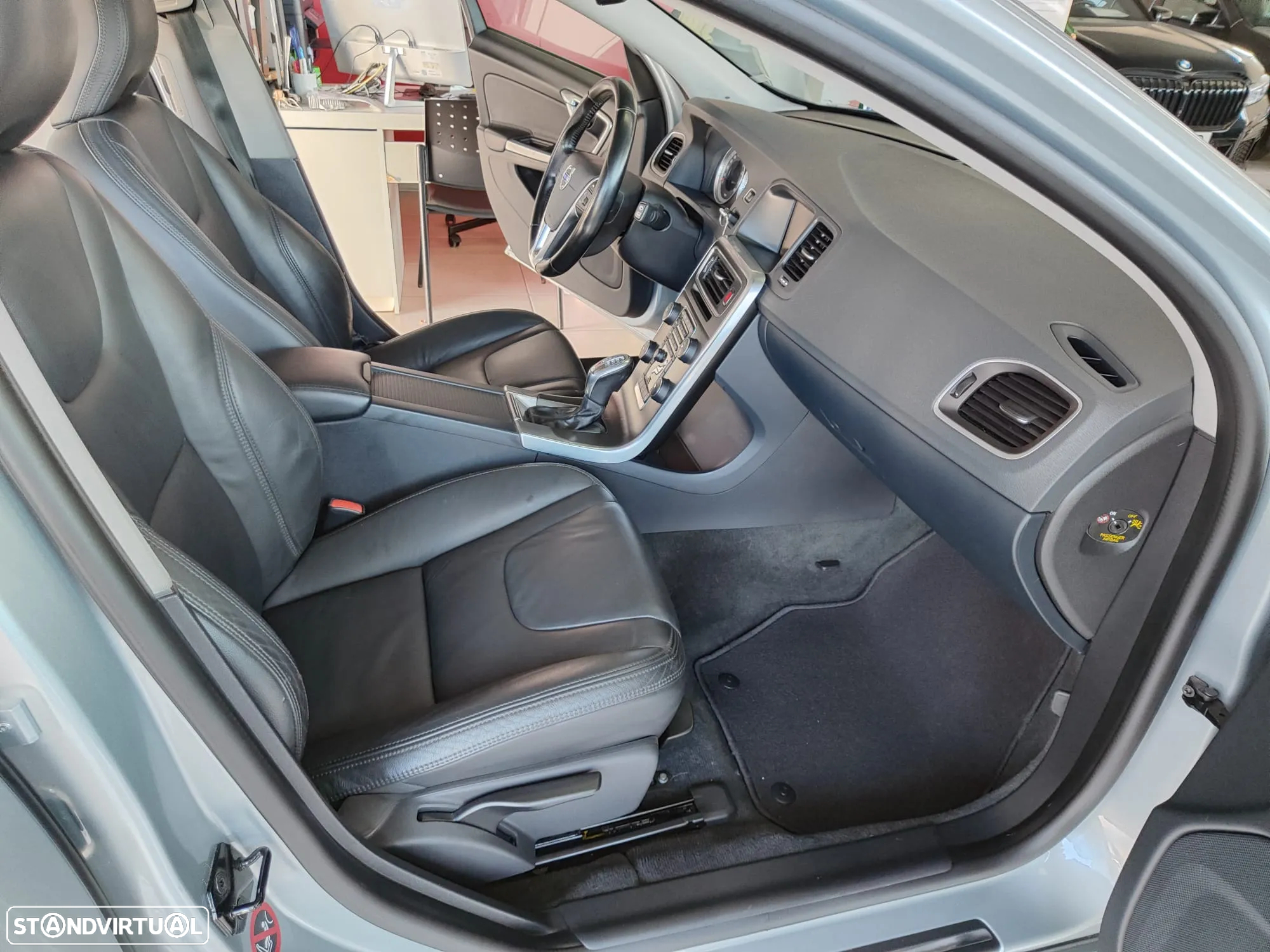 Volvo V60 D3 Geartronic Summum - 16