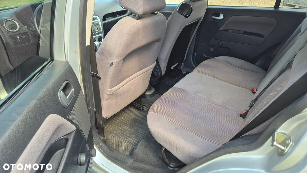 Ford Fusion 1.4 Ambiente - 28