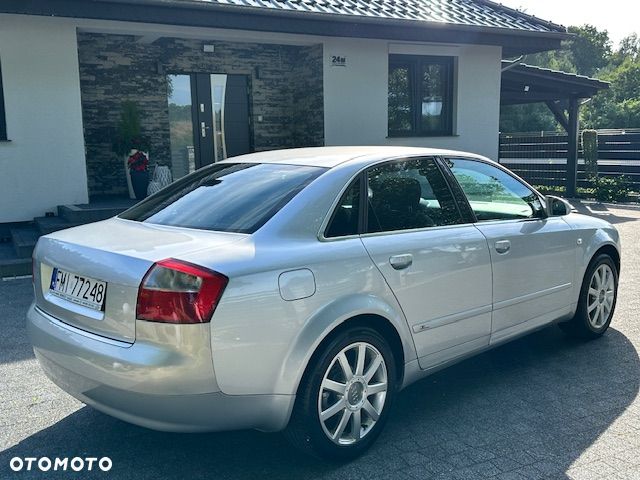 Audi A4 Limousine - 4