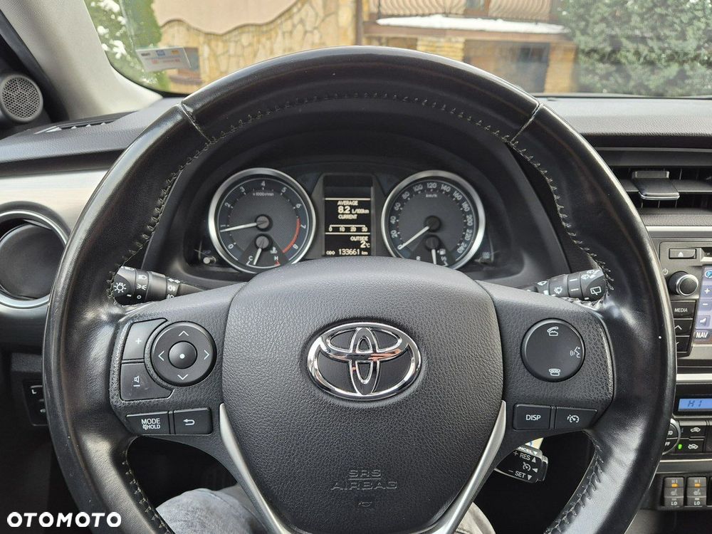 Toyota Auris - 12