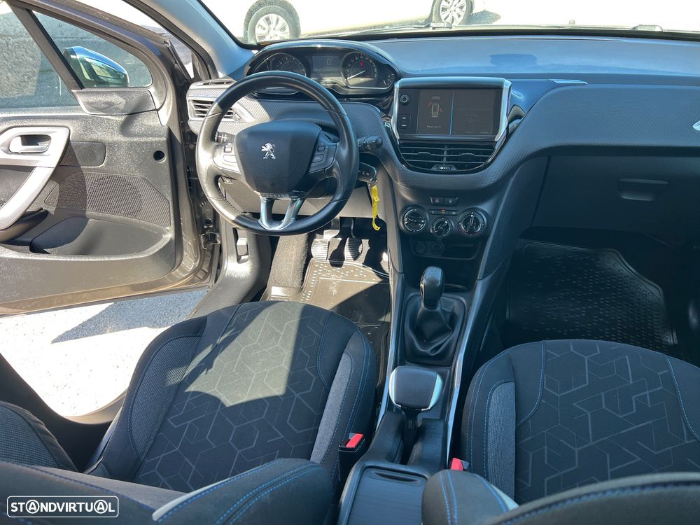 Peugeot 2008 1.2 PureTech Style - 28