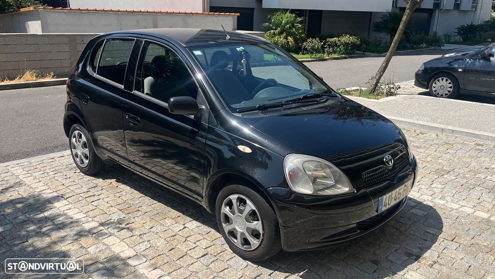 Toyota Yaris 1.0 Base C/Radio - 12