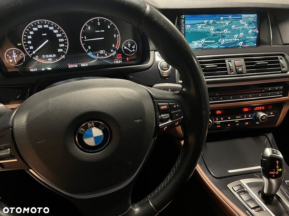 BMW Seria 5 520d Touring - 27