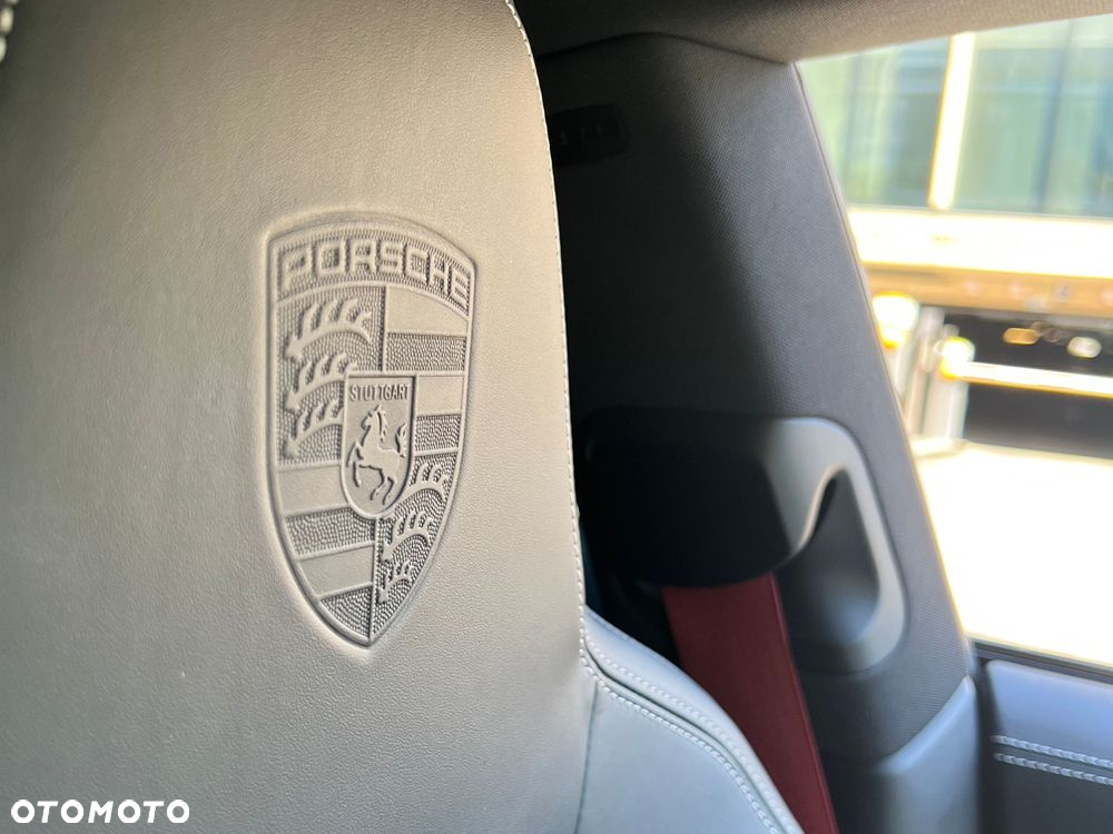 Porsche 911 Carrera 4S - 12