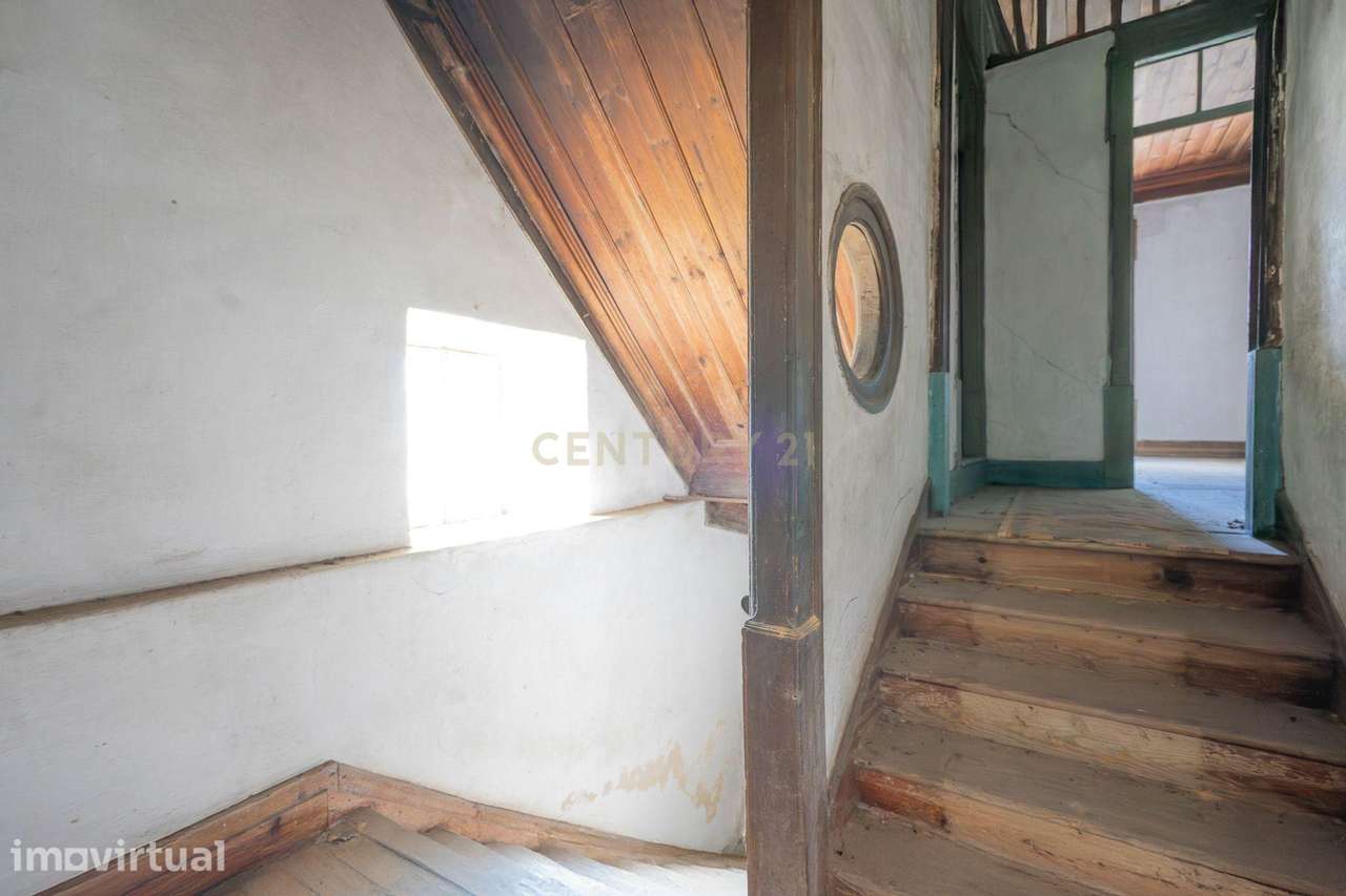 Prédio com terreno a poucos minutos do centro da vila. Com projecto ap - Grande imagem: 5/60
