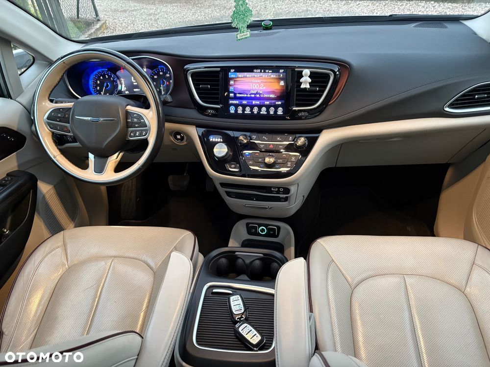 Chrysler Pacifica - 26