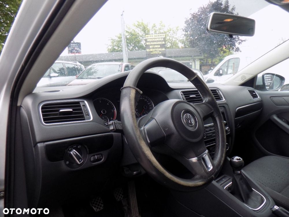 Volkswagen Jetta - 5
