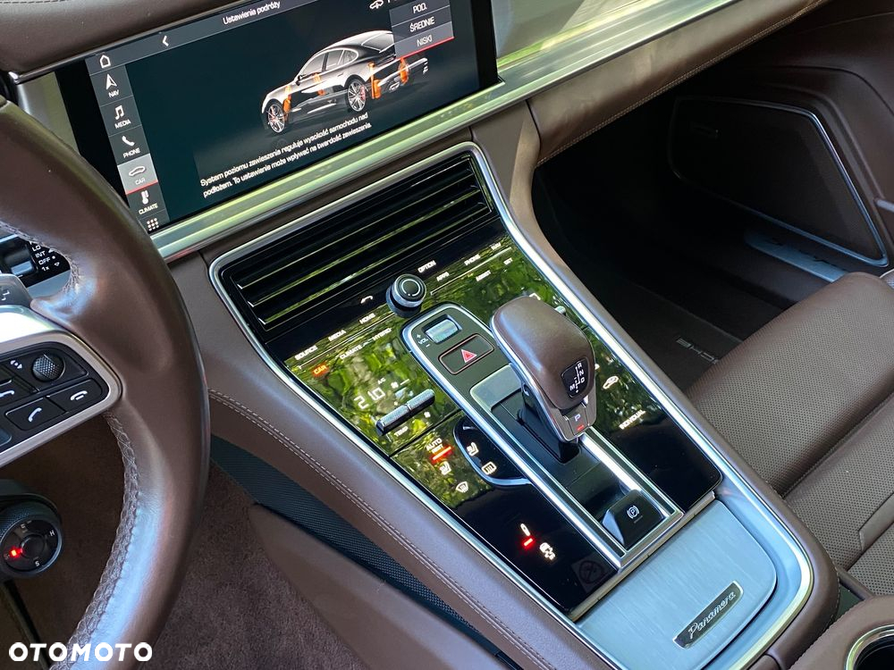 Porsche Panamera - 40