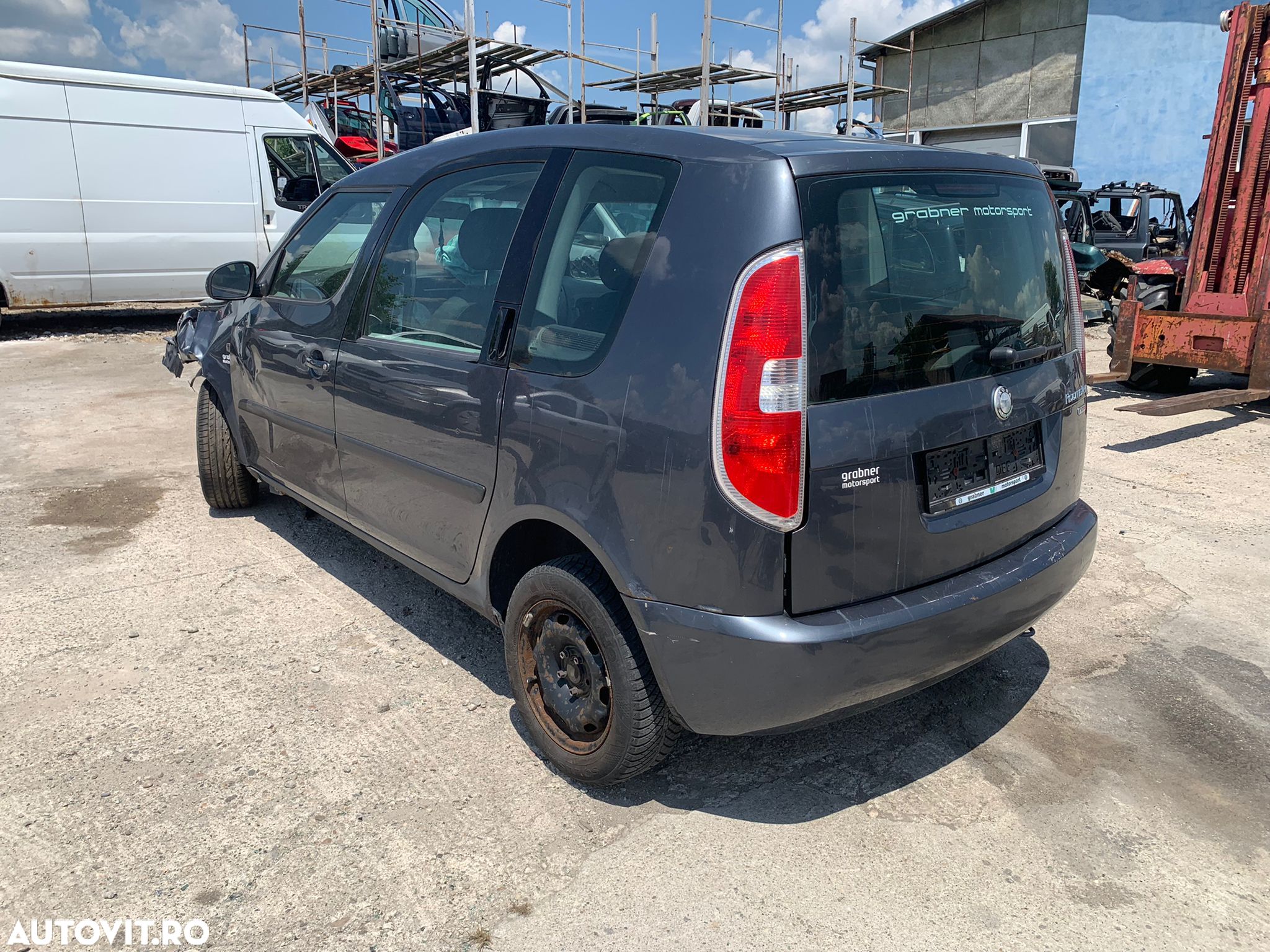 Dezmembrez piese Skoda Roomster - 1