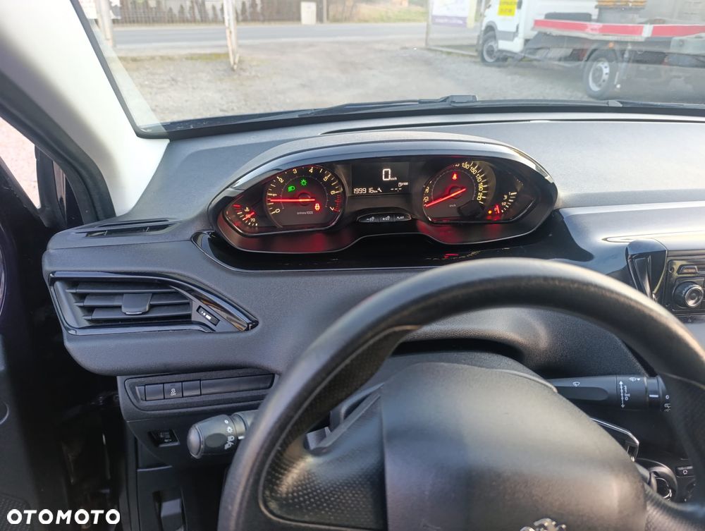 Peugeot 208 - 10